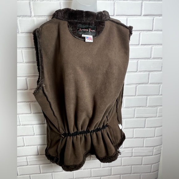 Andrea Faye Women's Brown faux fur vest /size XL - Picture 8 of 11